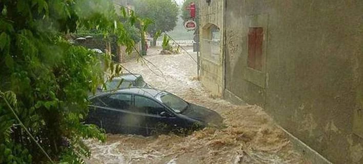 «Πνίγεται» η νότια Γαλλία: Με ελικόπτερα απομάκρυναν 1.600 κατασκηνωτές (βίντεο)
